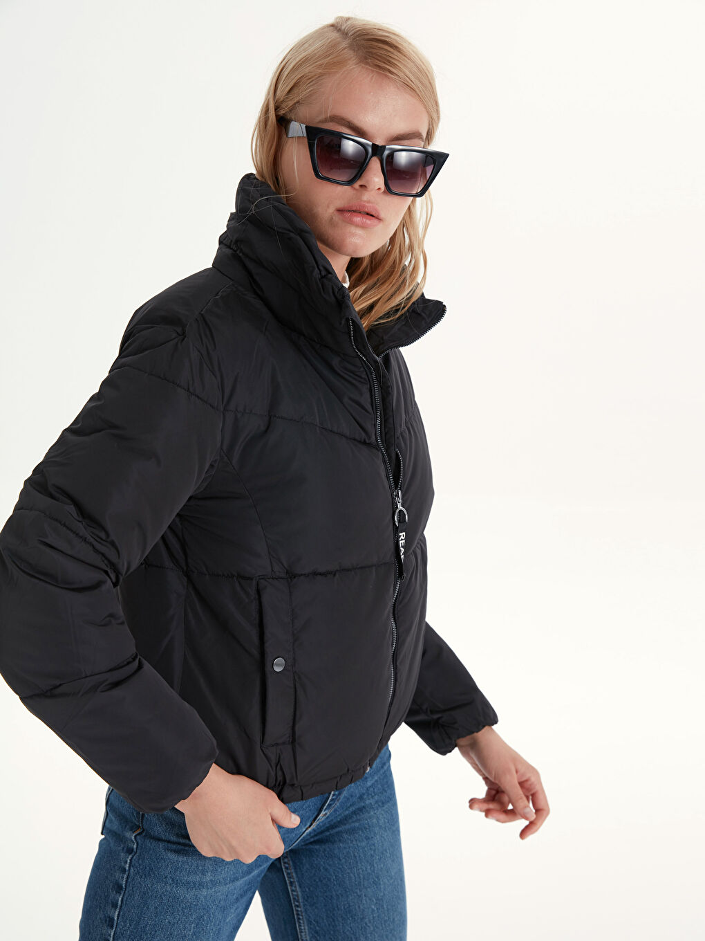 Siyah Uzun Kollu Kadın Şişme Mont-3