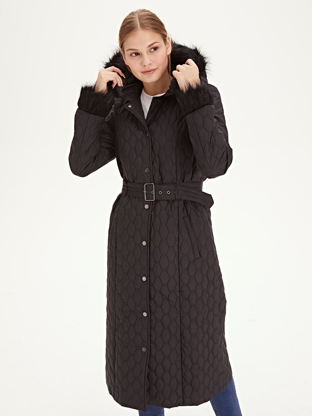 Siyah Kapüşonlu Uzun Kollu Kadın Yağmurluk-1