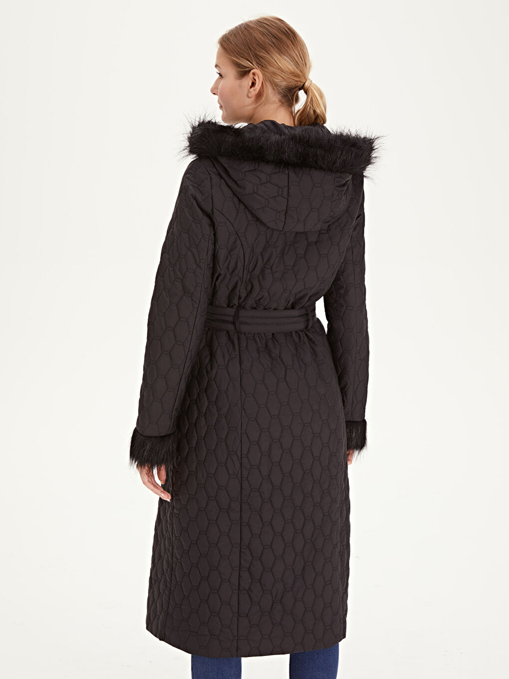 Siyah Kapüşonlu Uzun Kollu Kadın Yağmurluk-3