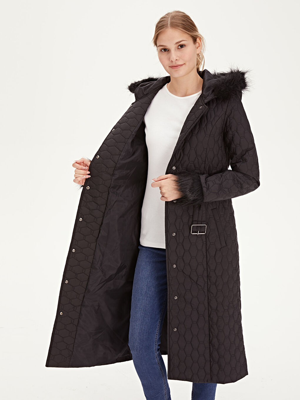 Siyah Kapüşonlu Uzun Kollu Kadın Yağmurluk-4