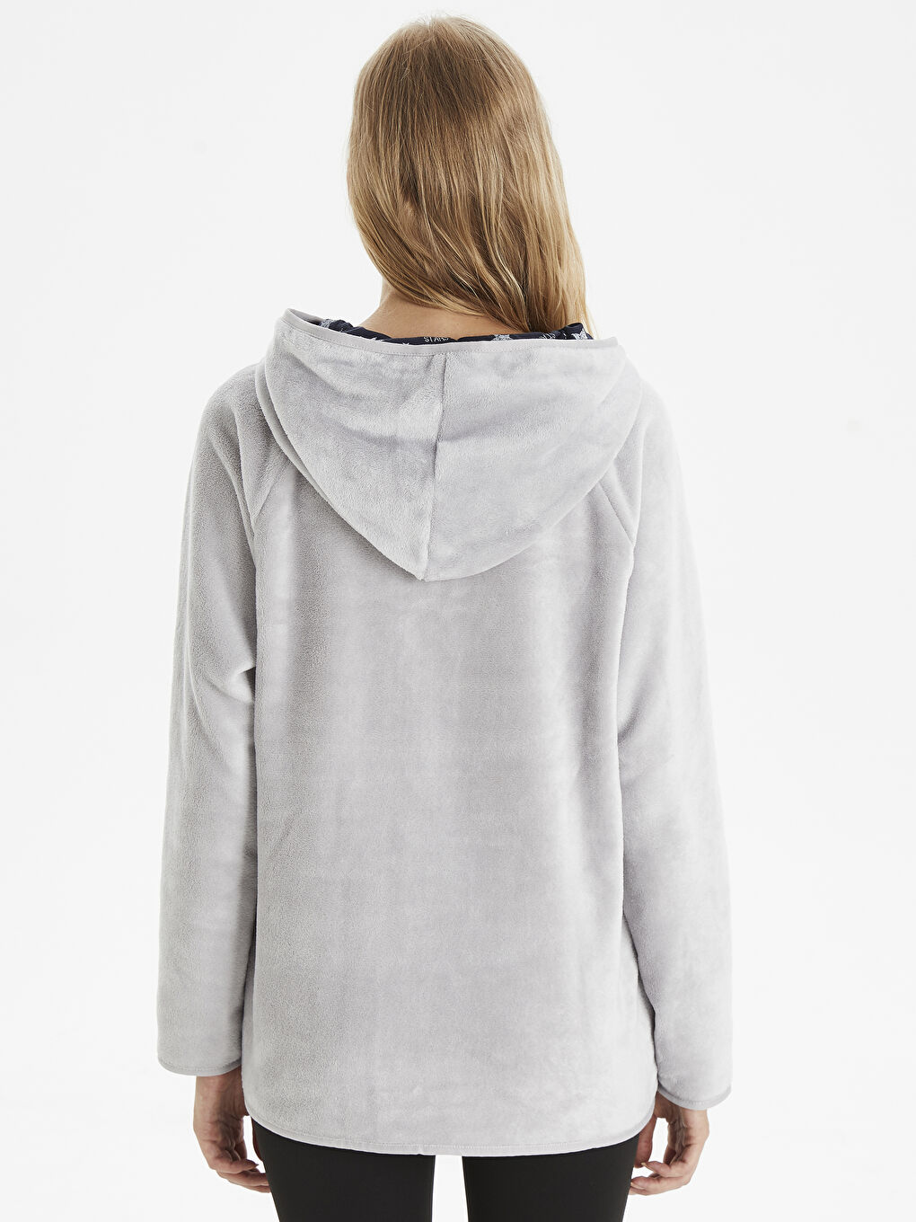 Gri Kapüşonlu Uzun Kollu Pelüş Kadın Pijama Üst-2
