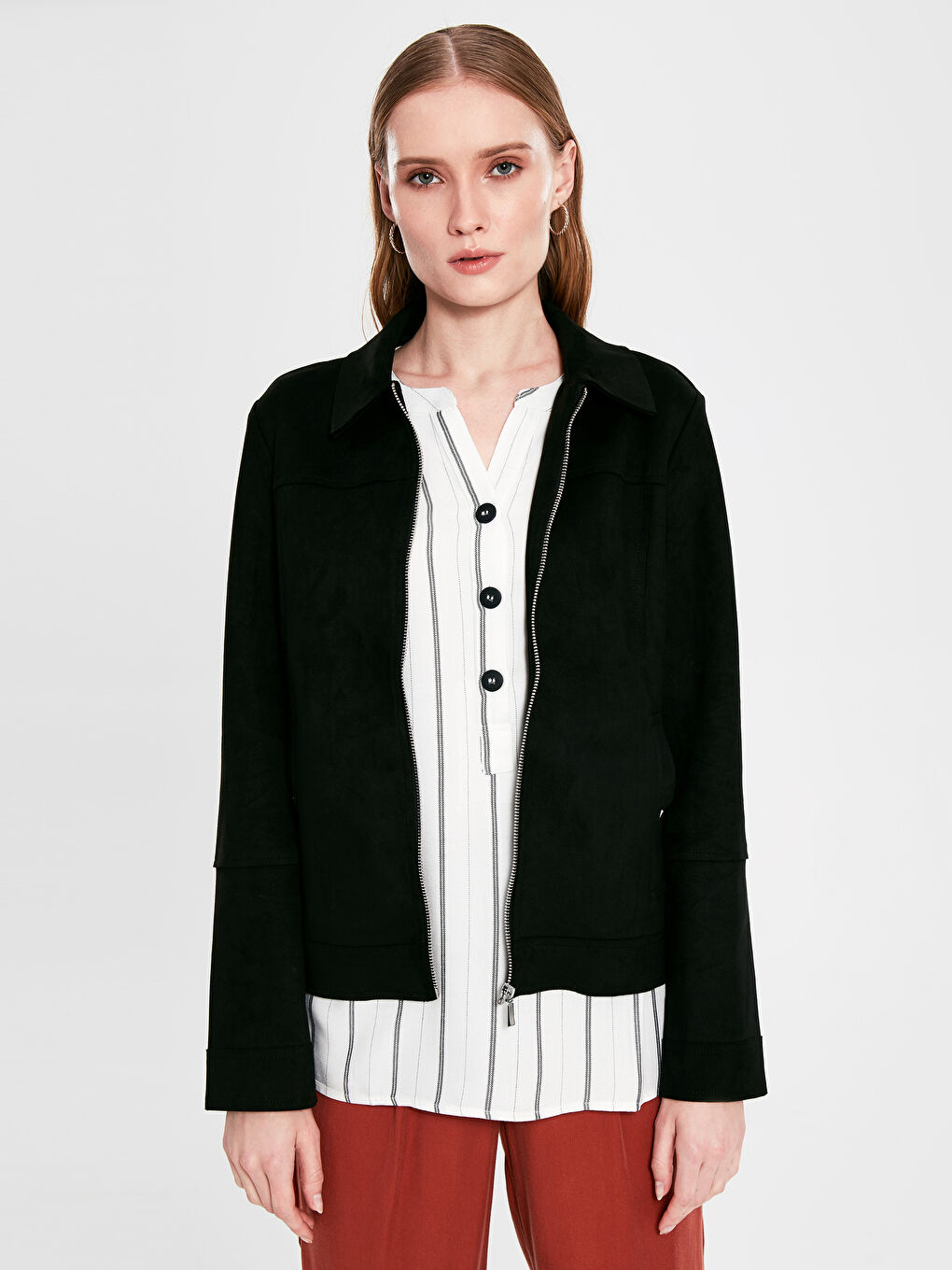 Siyah Uzun Kollu Kadın Deri Görünümlü Mont