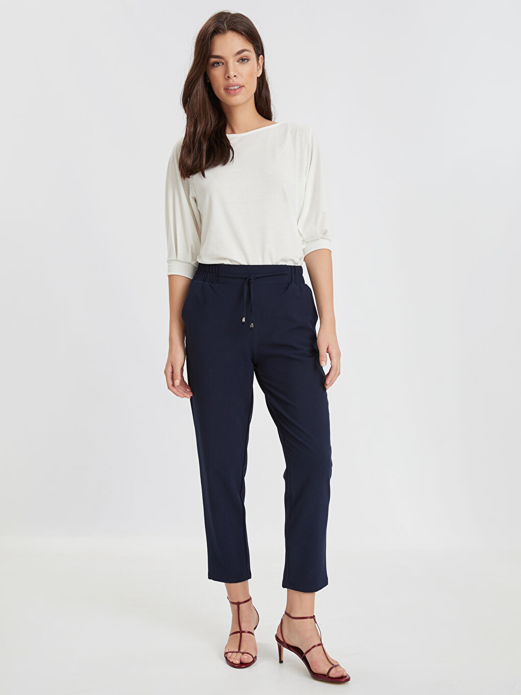 Брюки-морковки женские на эластичной талии-1