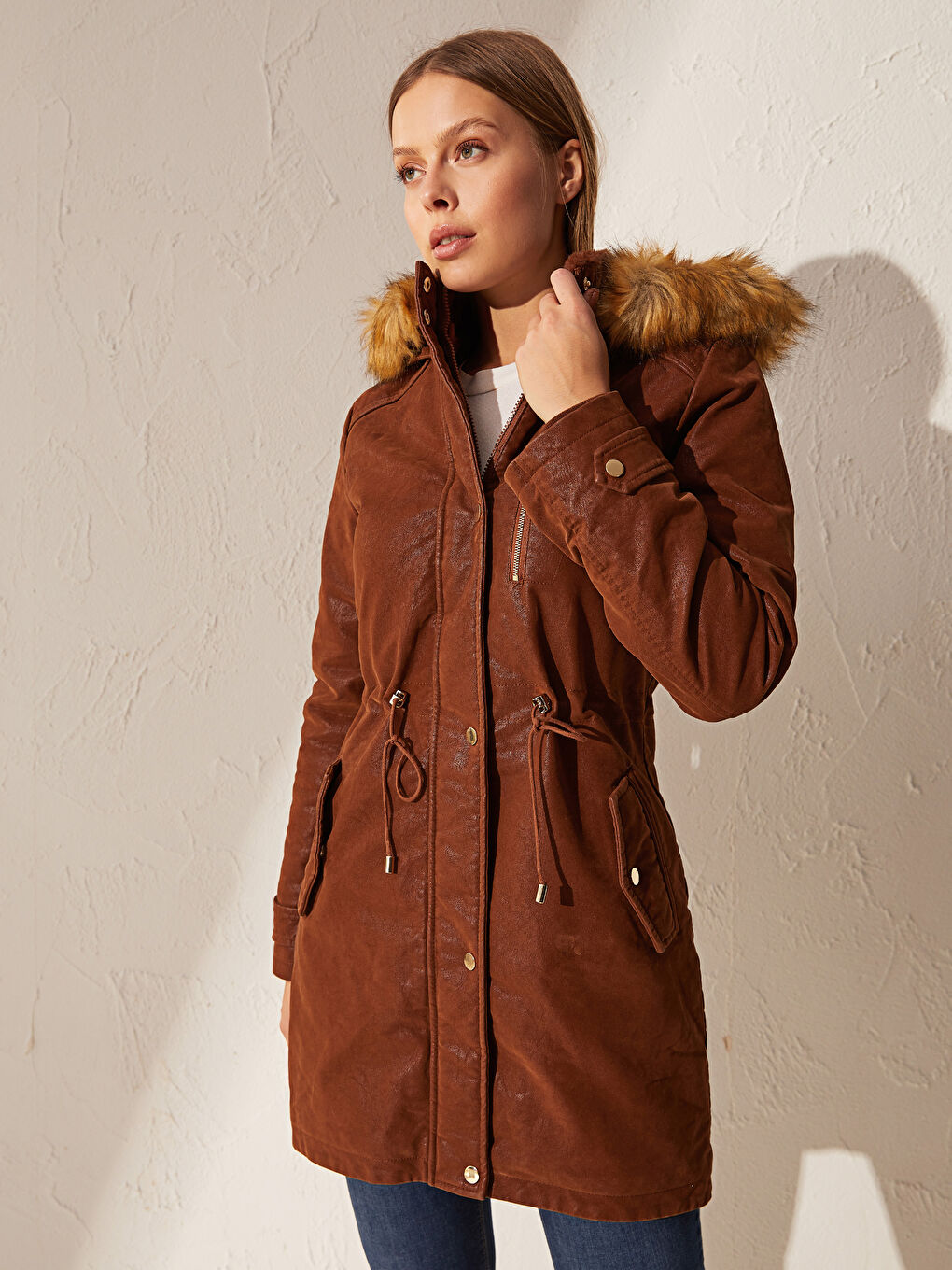 Kahverengi Karamel Deri Görünümlü Mont