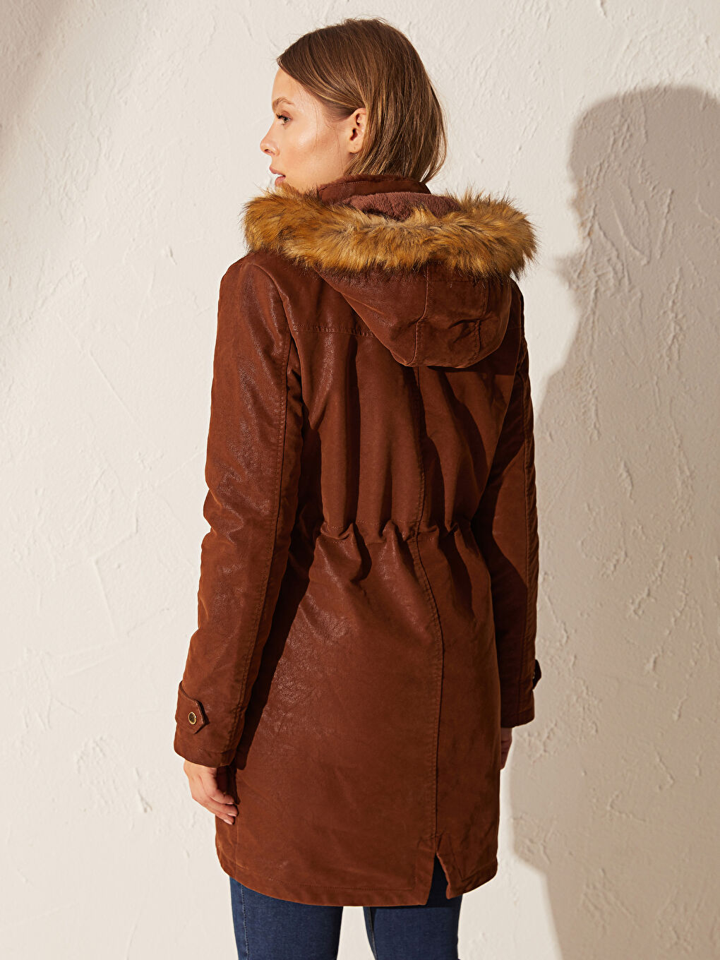 Kahverengi Karamel Deri Görünümlü Mont-4