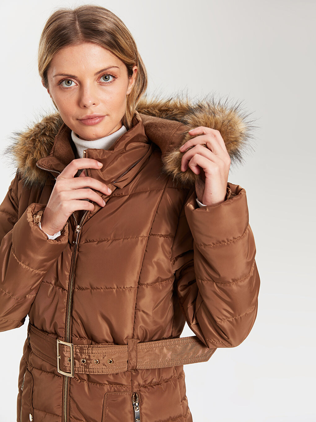 Bej Kapüşonlu Kemerli Kadın Kalın Mont-5