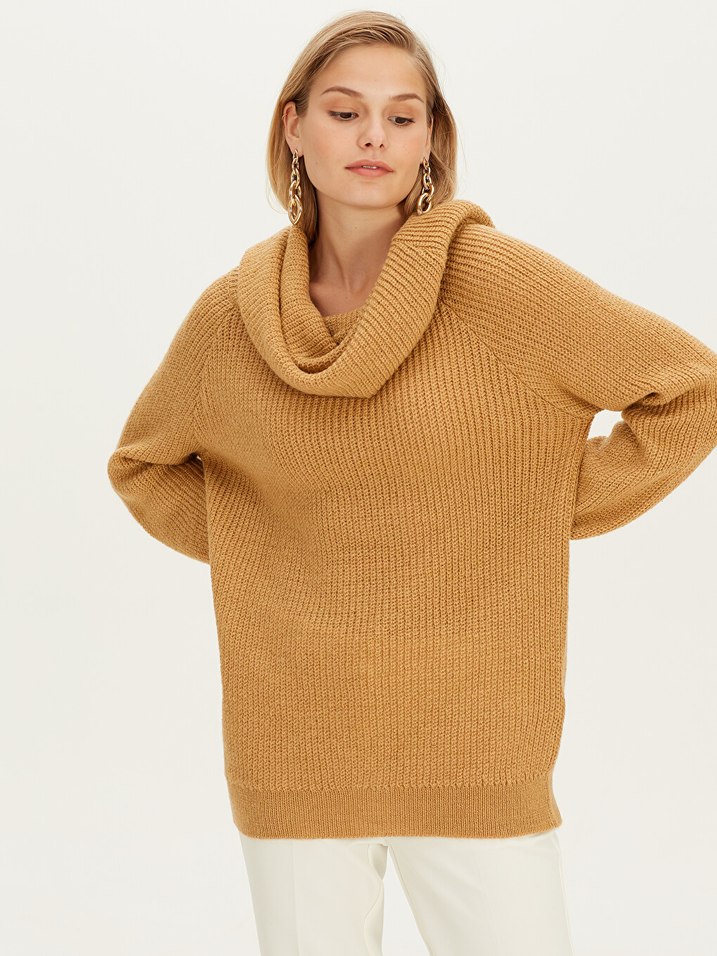 Woman Beige Sweater