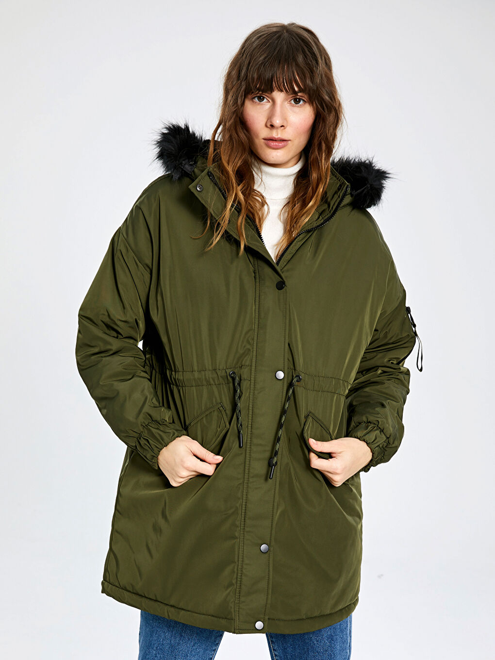 Haki Kapüşonlu Uzun Kollu Kadın Parka