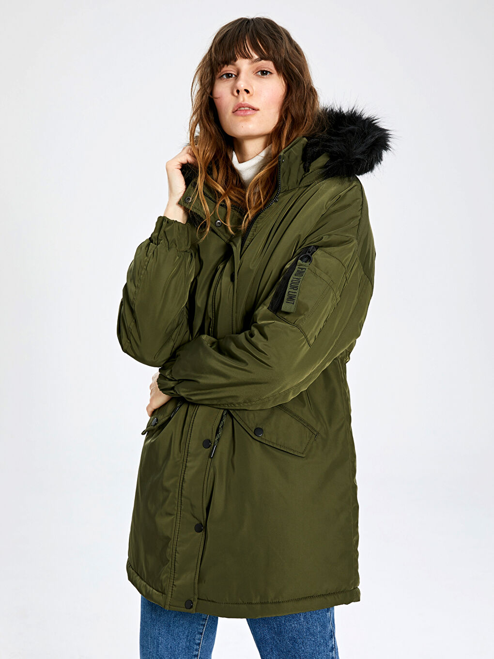 Haki Kapüşonlu Uzun Kollu Kadın Parka-1
