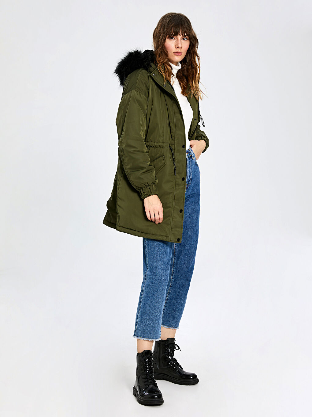 Haki Kapüşonlu Uzun Kollu Kadın Parka-3
