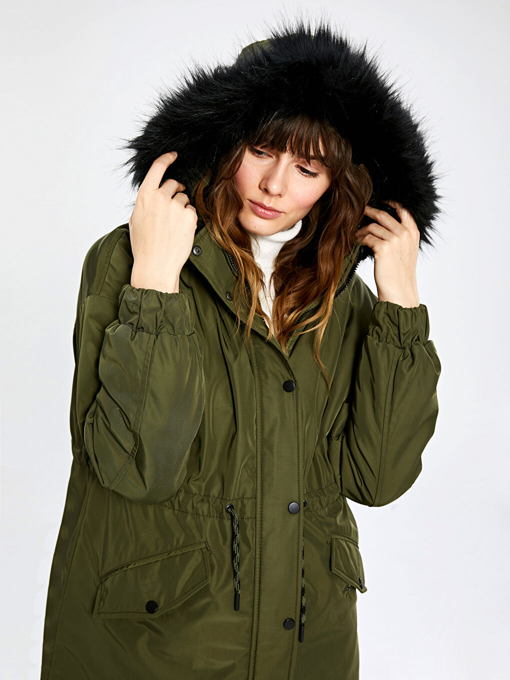 Haki Kapüşonlu Uzun Kollu Kadın Parka-5