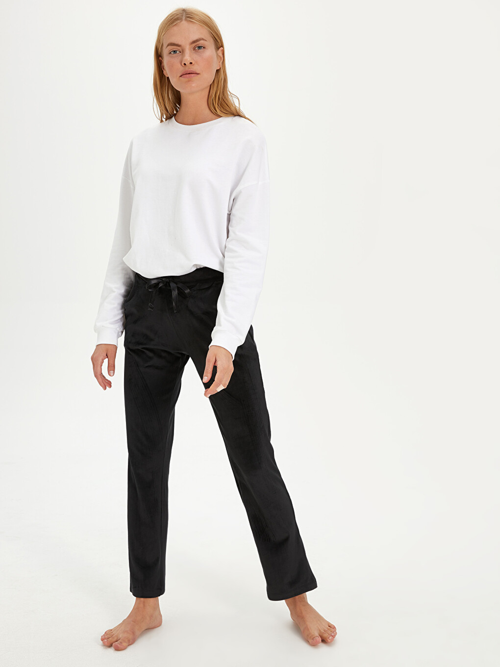 Woman Black Pyjama Bottoms-1