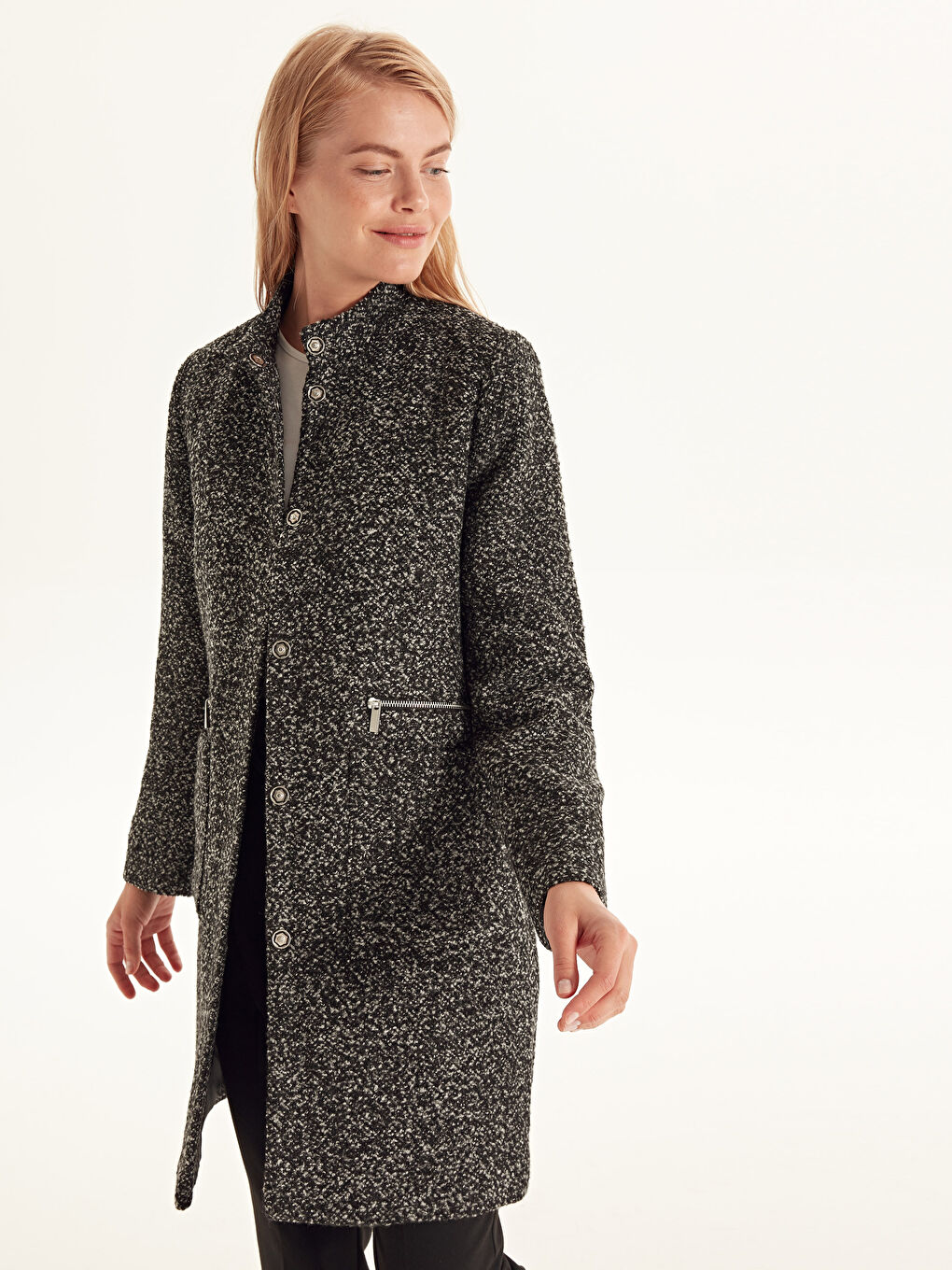 Siyah Uzun Kollu Kadın Kaşe Kaban