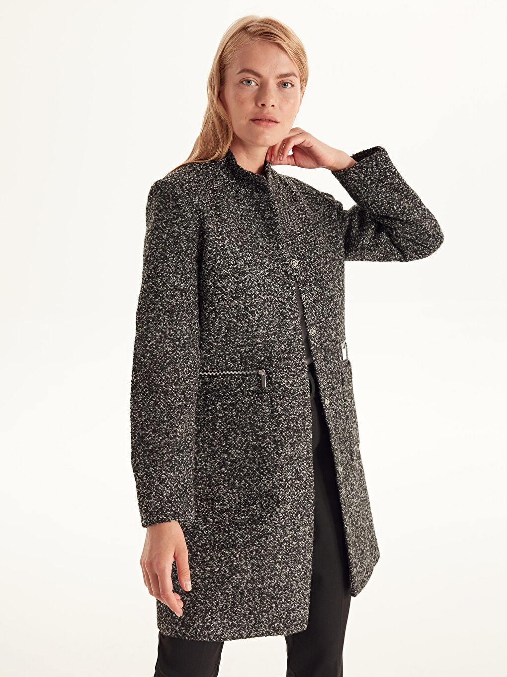 Siyah Uzun Kollu Kadın Kaşe Kaban-2