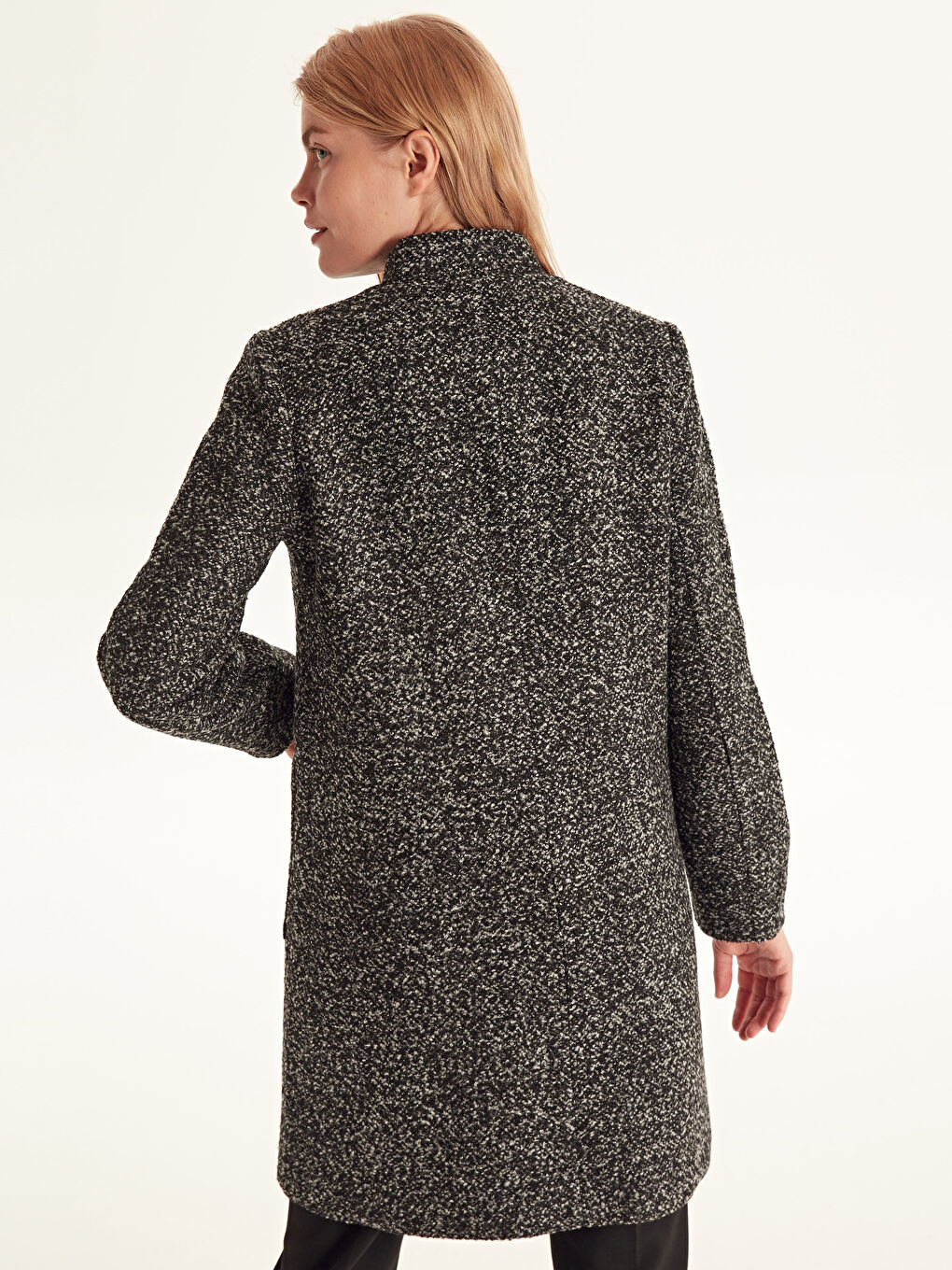 Siyah Uzun Kollu Kadın Kaşe Kaban-3