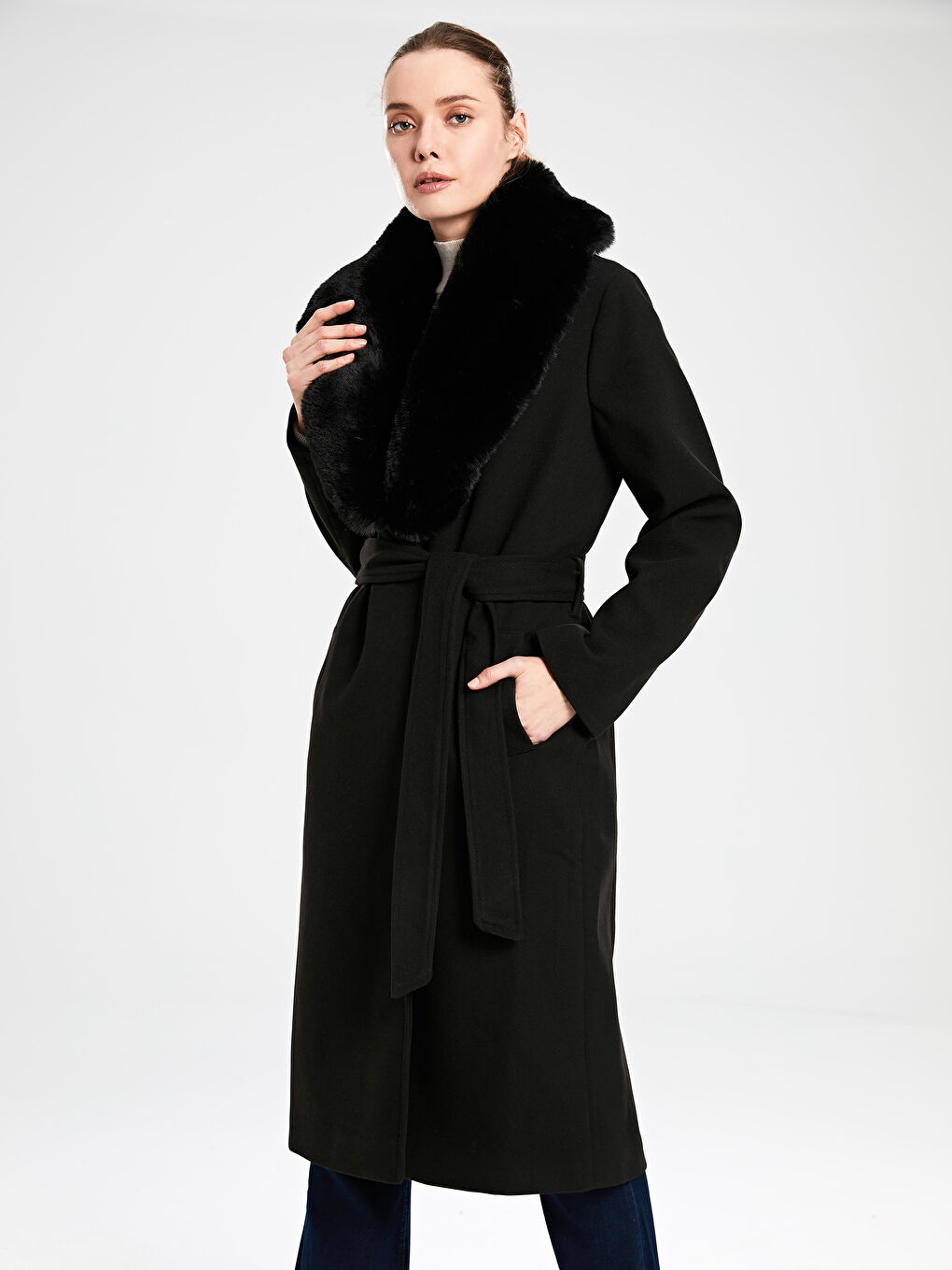 Siyah Uzun Kollu Kadın Kaşe Kaban