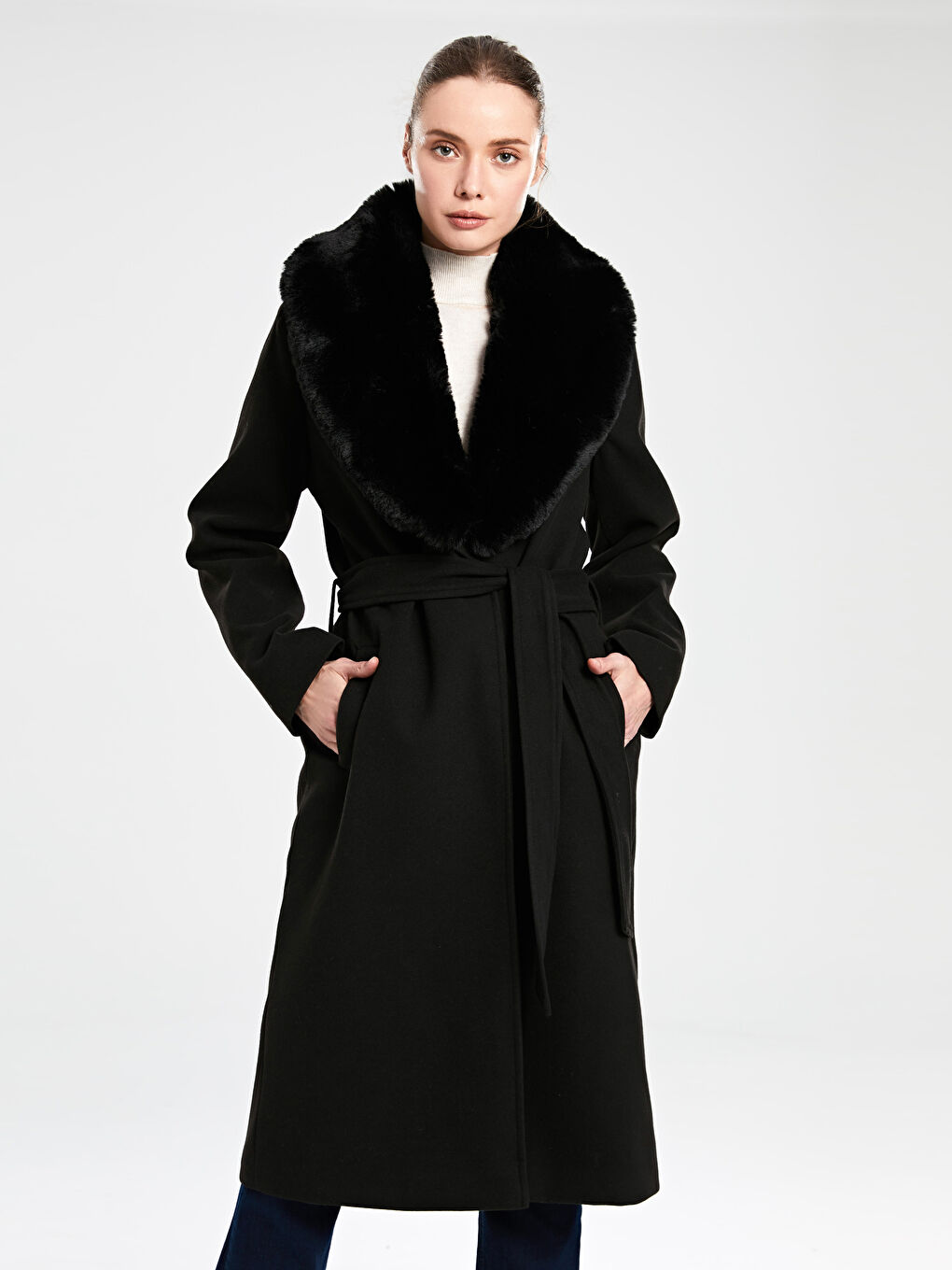 Siyah Uzun Kollu Kadın Kaşe Kaban-1