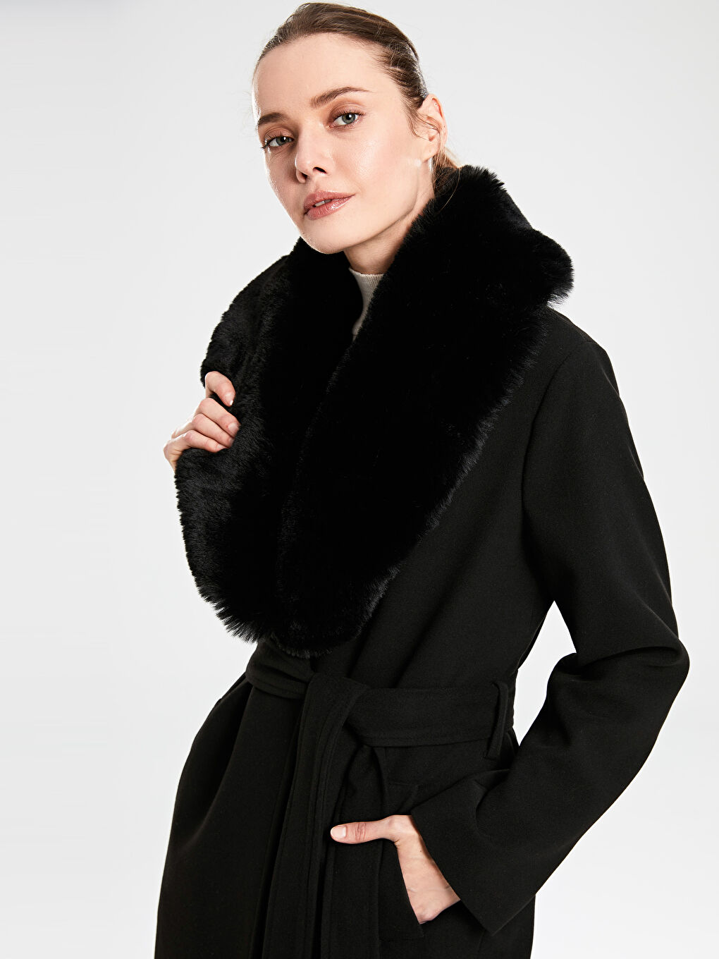 Siyah Uzun Kollu Kadın Kaşe Kaban-2