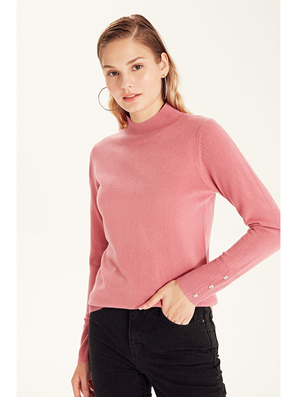 كنزة صوفية وردي امرأة