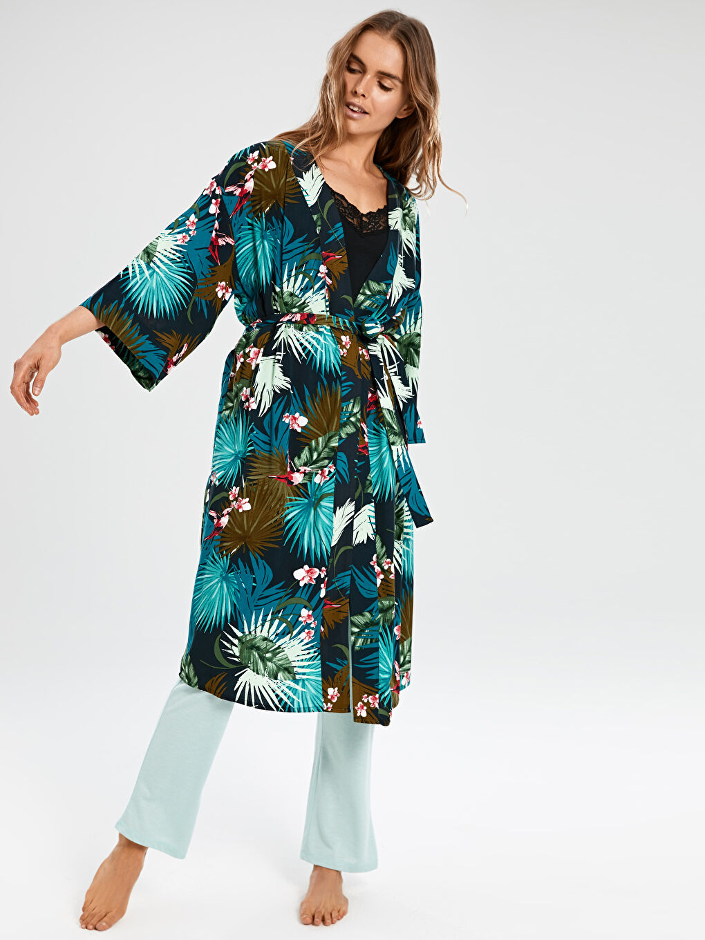 Lacivert V Yaka Kısa Kollu Viskon Kadın Sabahlık-2