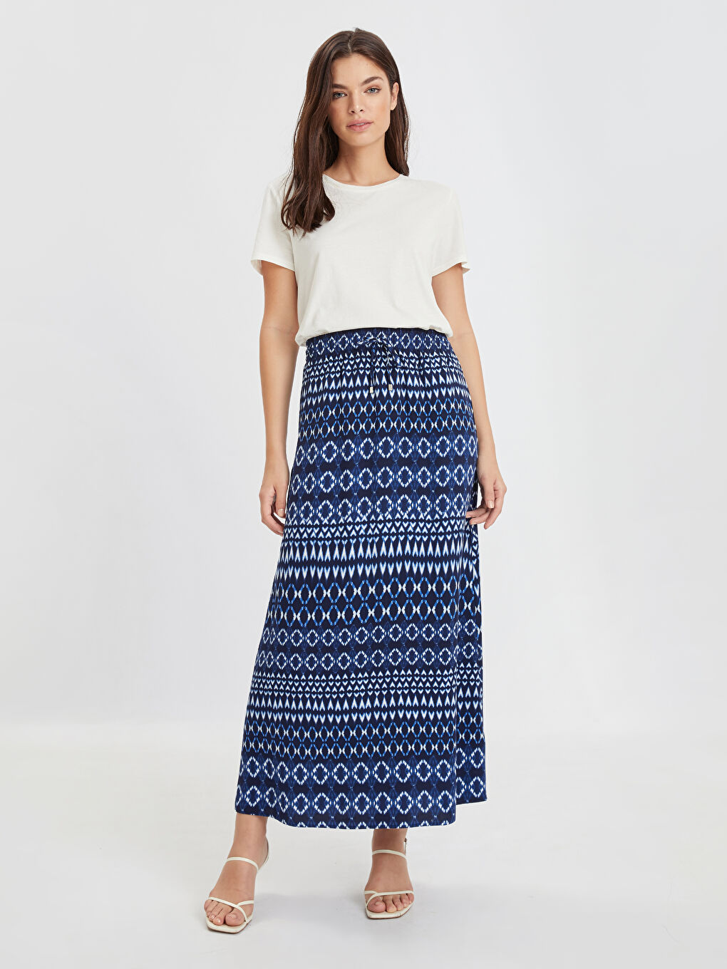 تنورة نسائية بقصة عادية