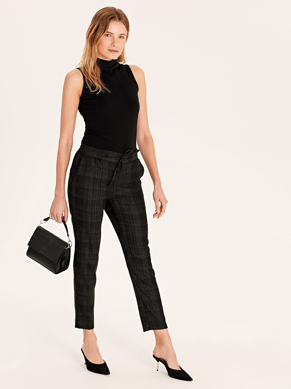 Elastic Waist Chequered Carrot Fit Trousers
