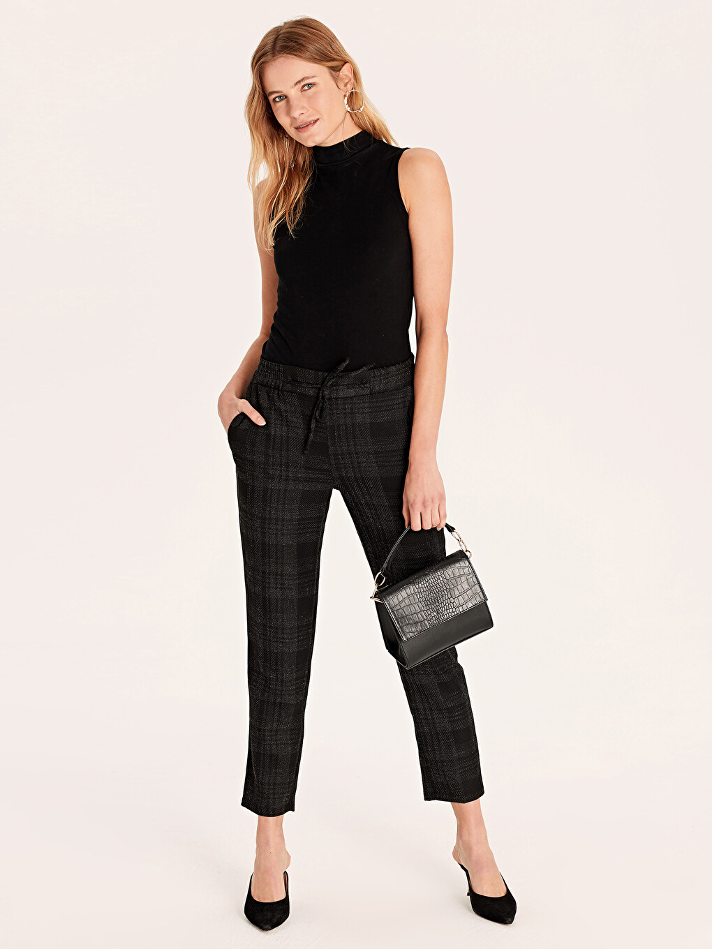 Elastic Waist Chequered Carrot Fit Trousers-1