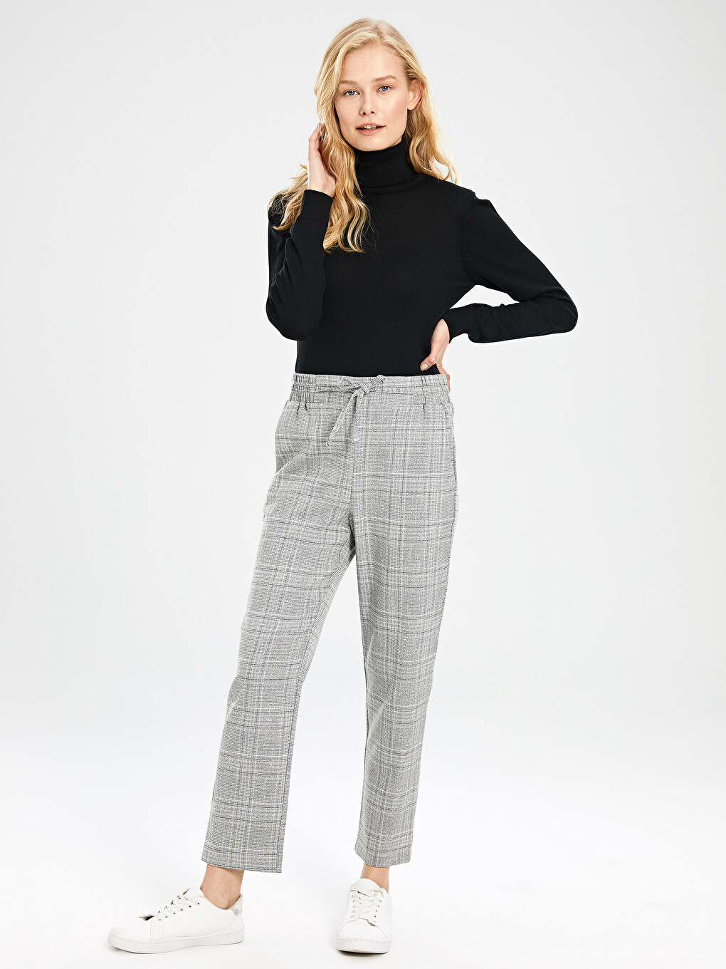 Pantaloni Carrot Fit Cu Carouri Și Cu Talie Elastică