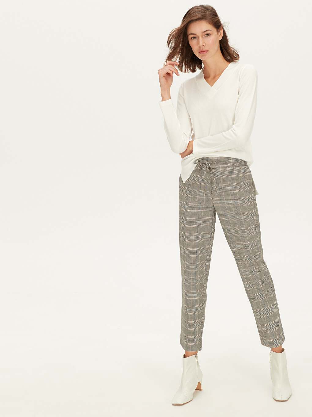 Elastic Waist Chequered Carrot Fit Trousers