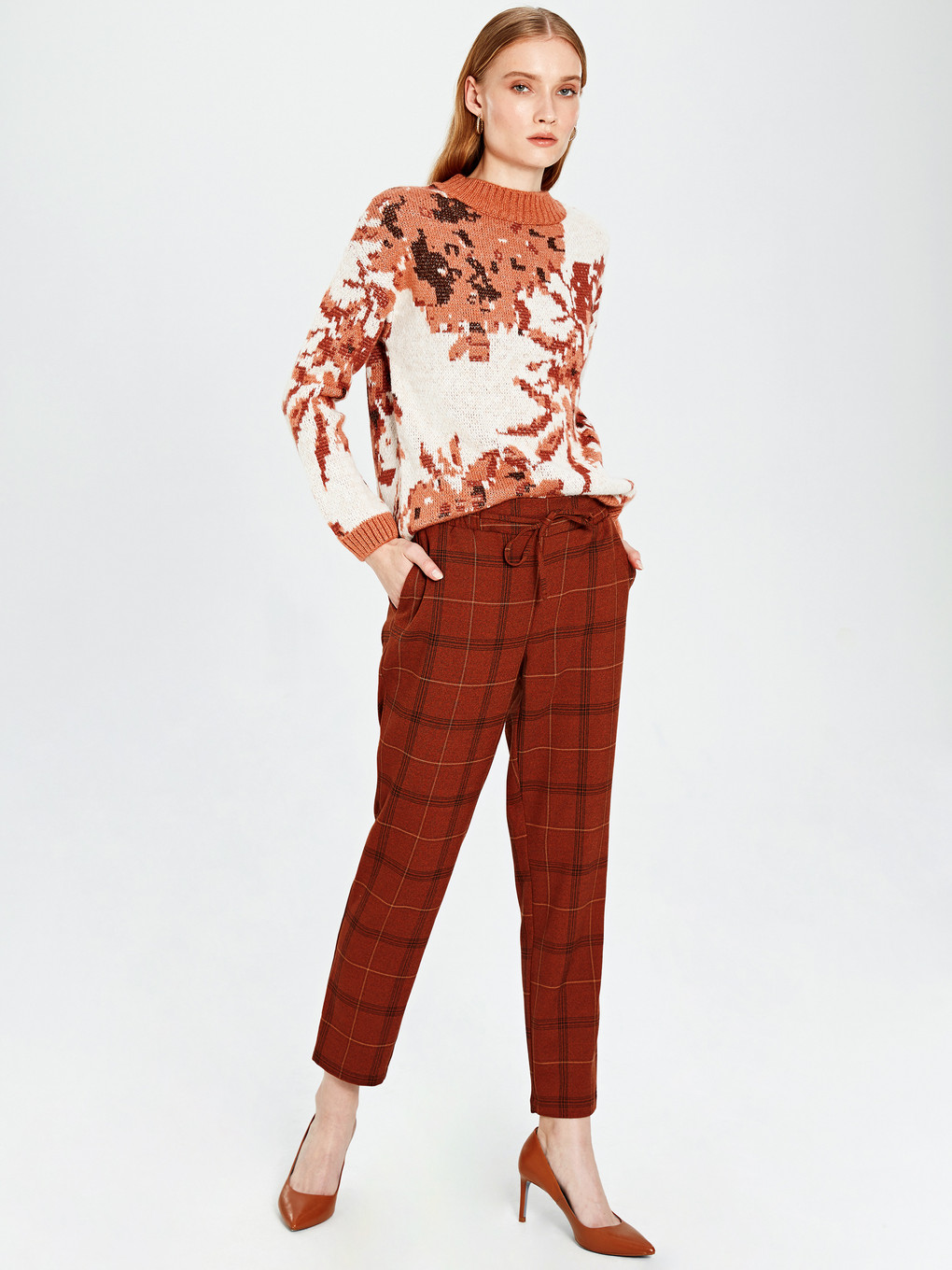 Elastic Waist Chequered Carrot Fit Trousers