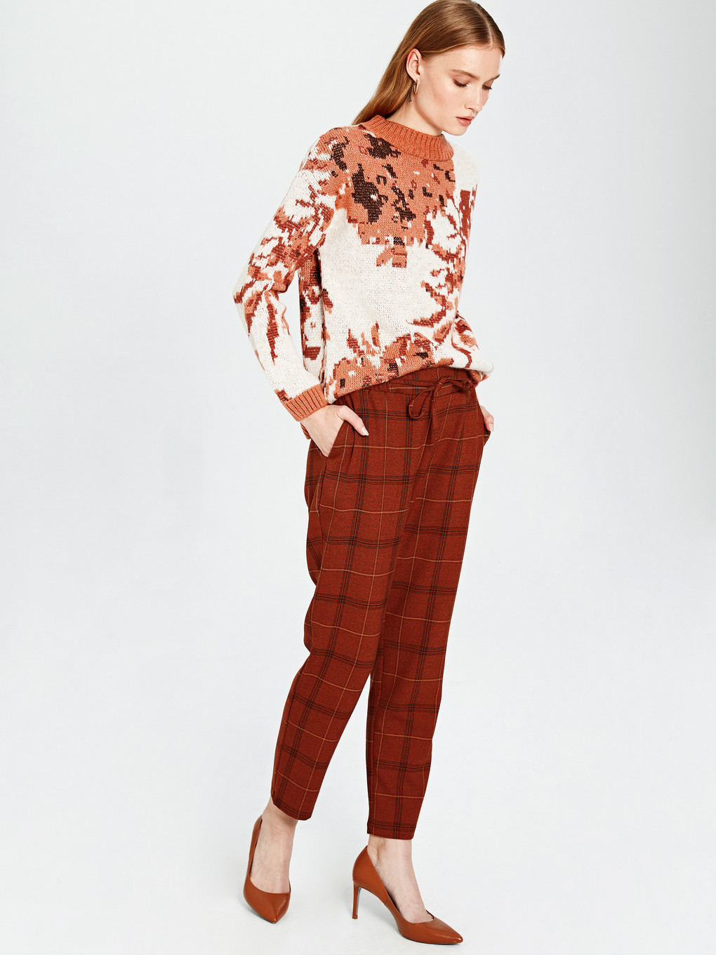 Elastic Waist Chequered Carrot Fit Trousers-2