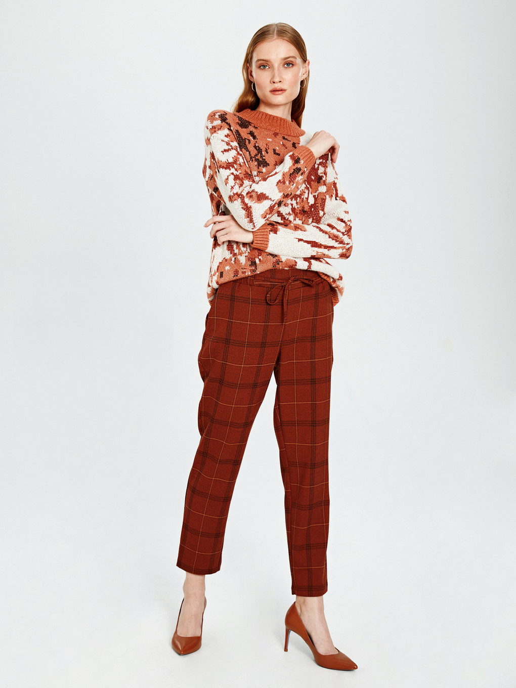 Elastic Waist Chequered Carrot Fit Trousers-3