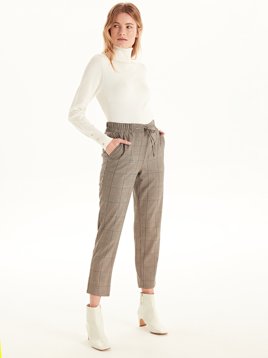 Elastic Waist Chequered Carrot Fit Trousers