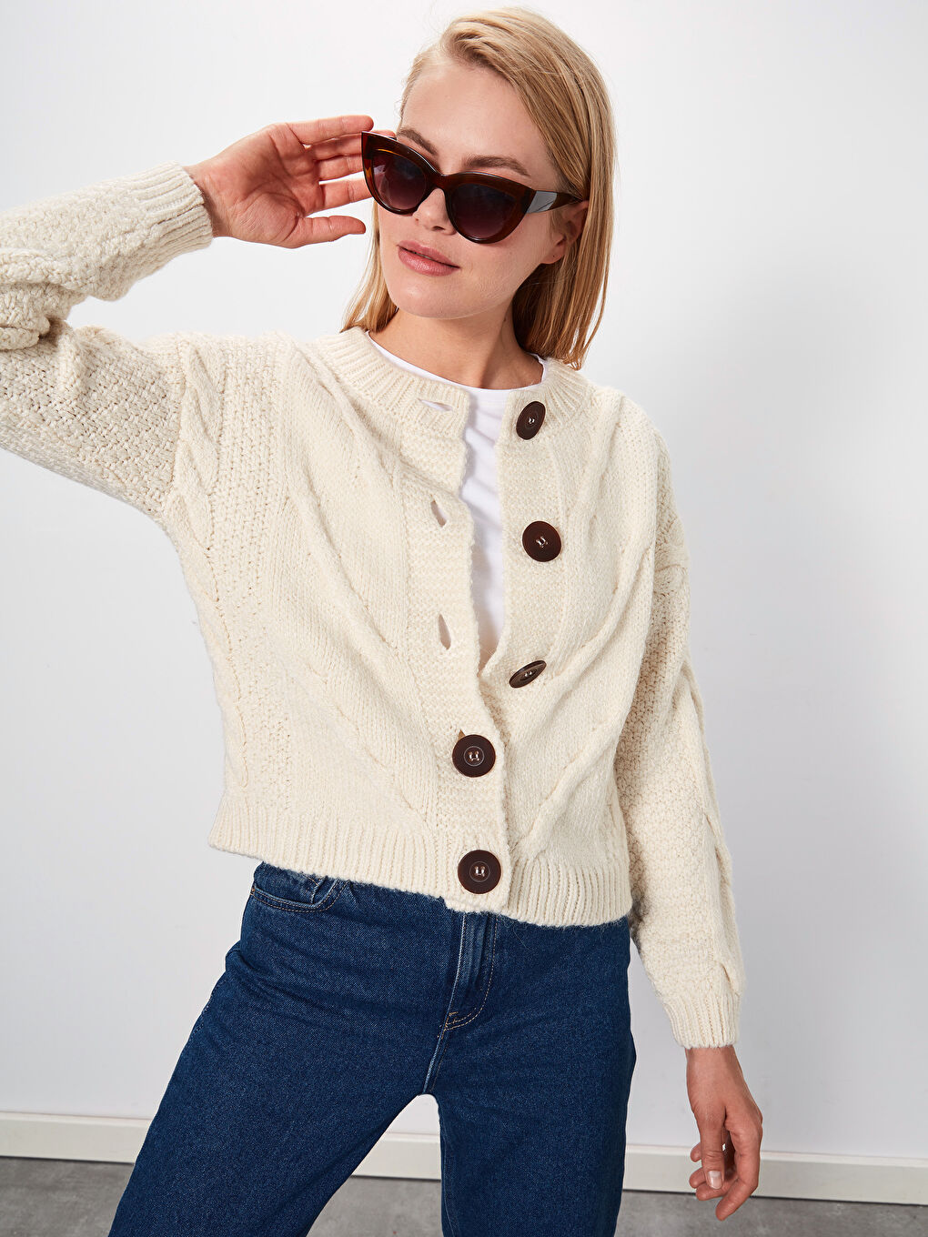 Ekru Bisiklet Yaka Uzun Kollu Kadın Hırka-1