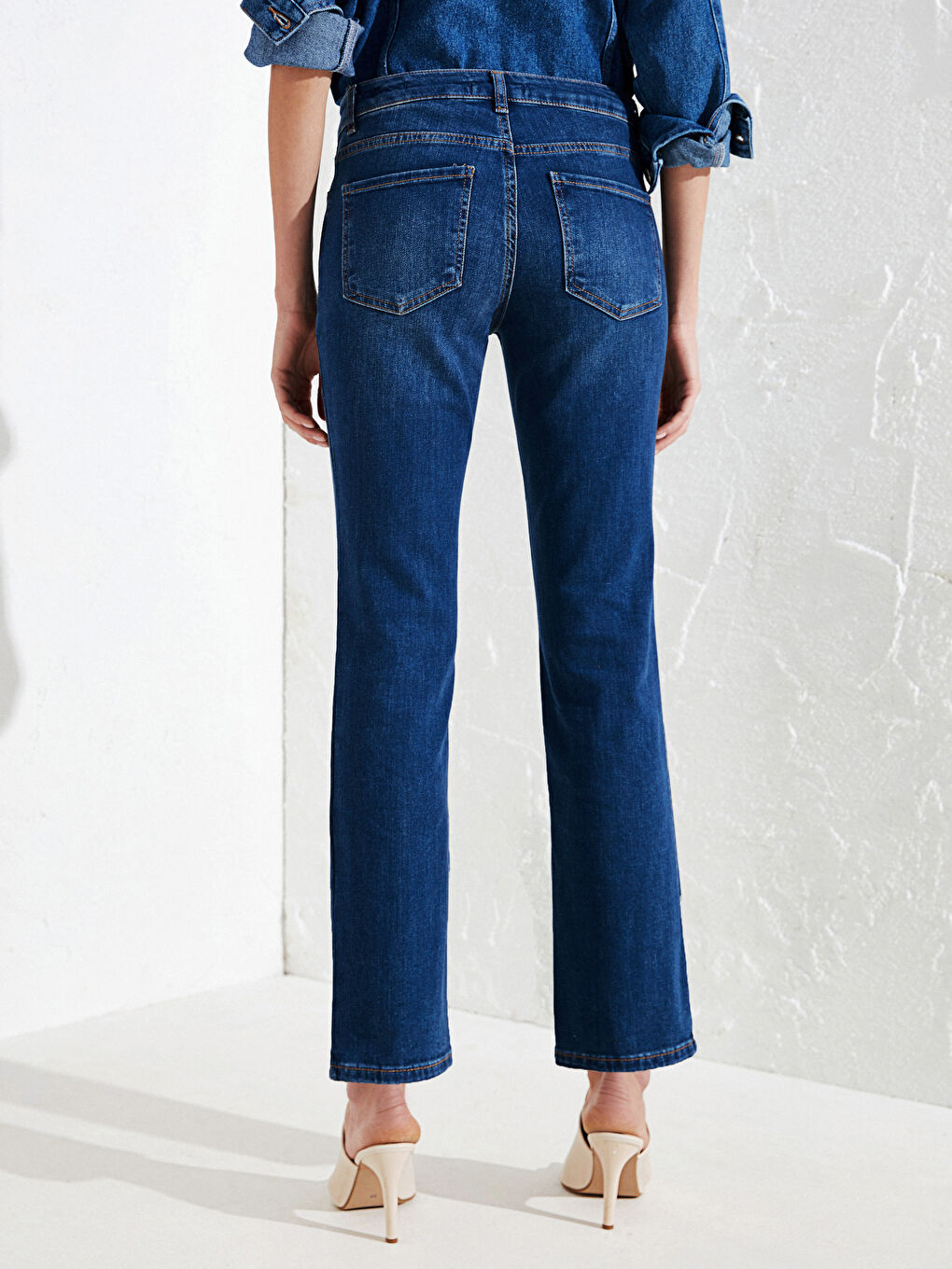 İndigo Kadın Standart Fit Düz Jean Pantolon-4