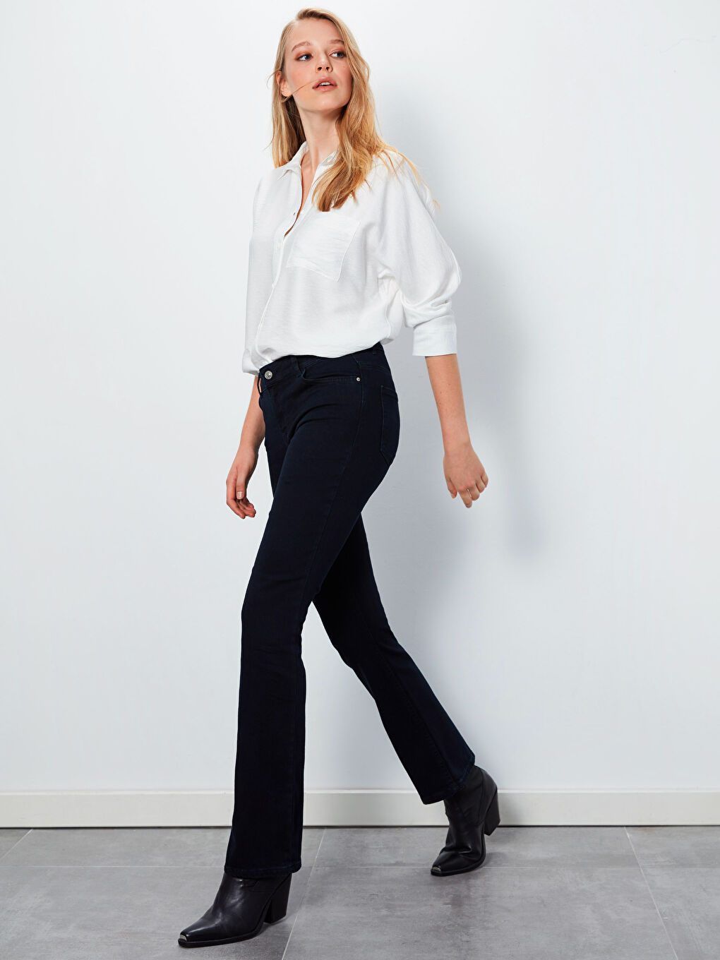 Boot Cut Stretch Jeans-2