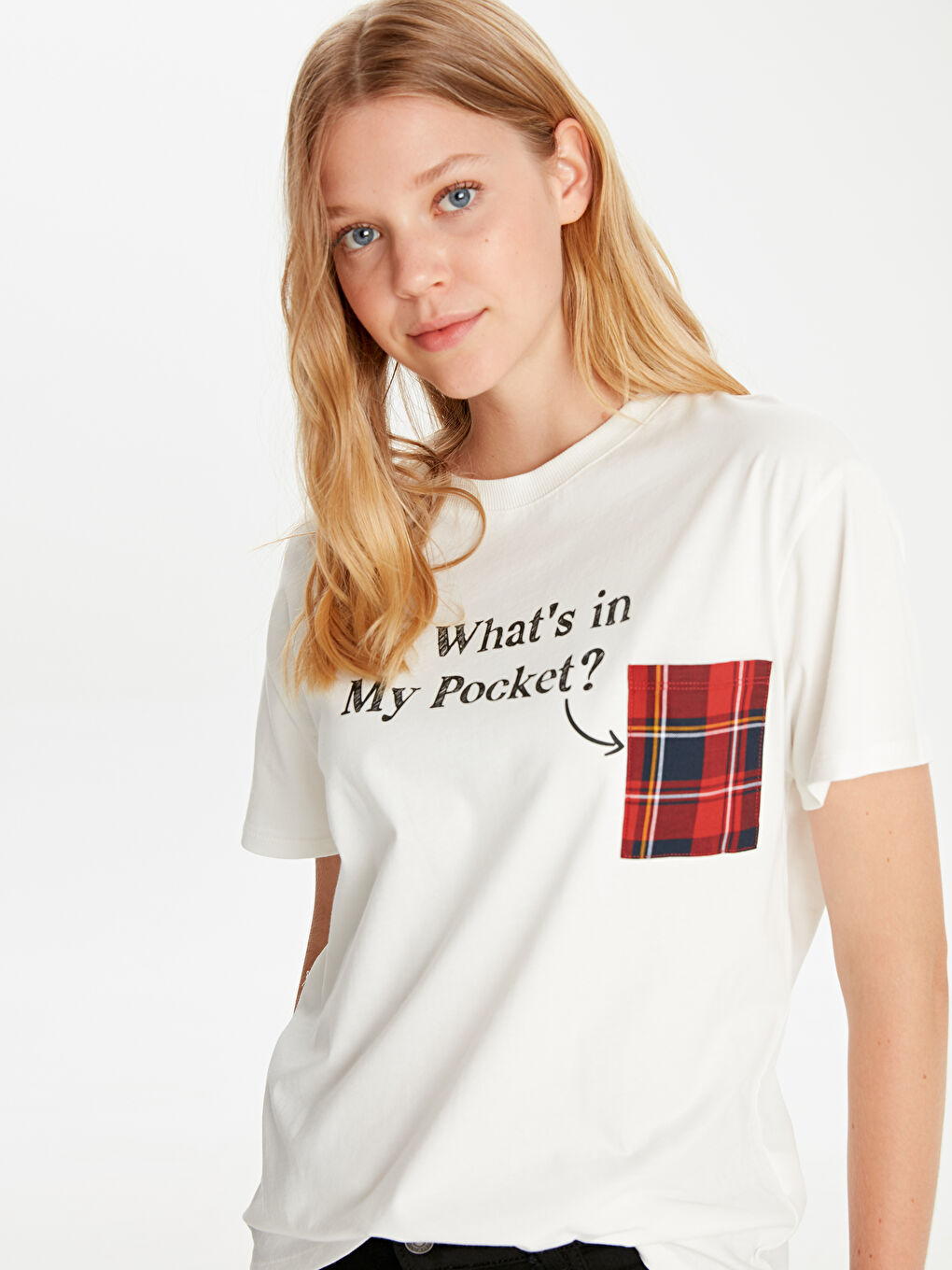 Ekru Bisiklet Yaka Kısa Kollu Kadın Tişört