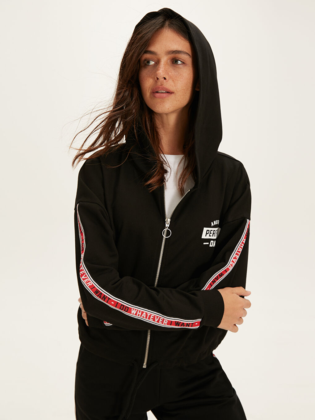 Siyah Kapüşonlu Sweatshirt Kumaşı Kadın Spor Hırka