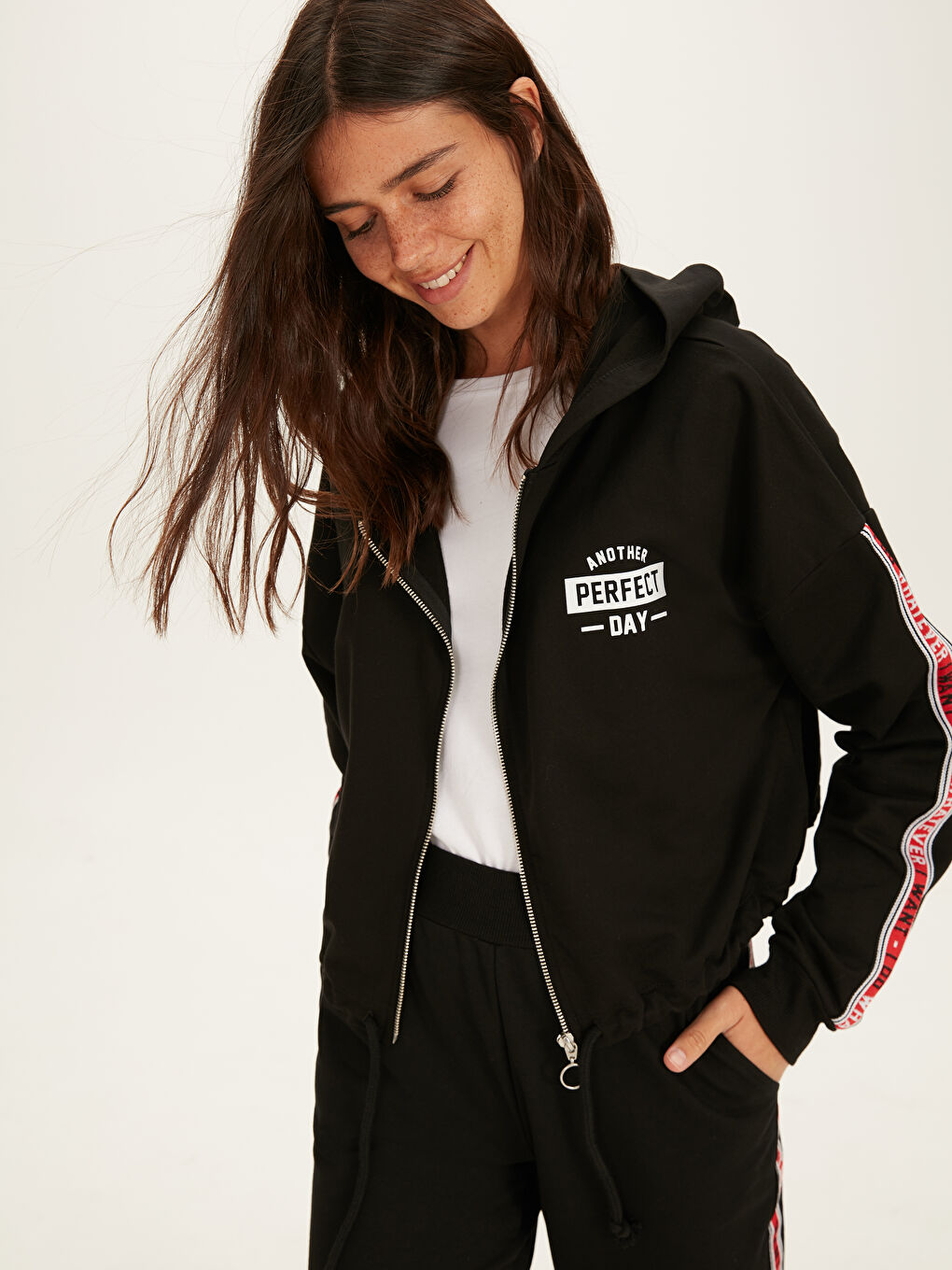 Siyah Kapüşonlu Sweatshirt Kumaşı Kadın Spor Hırka-1