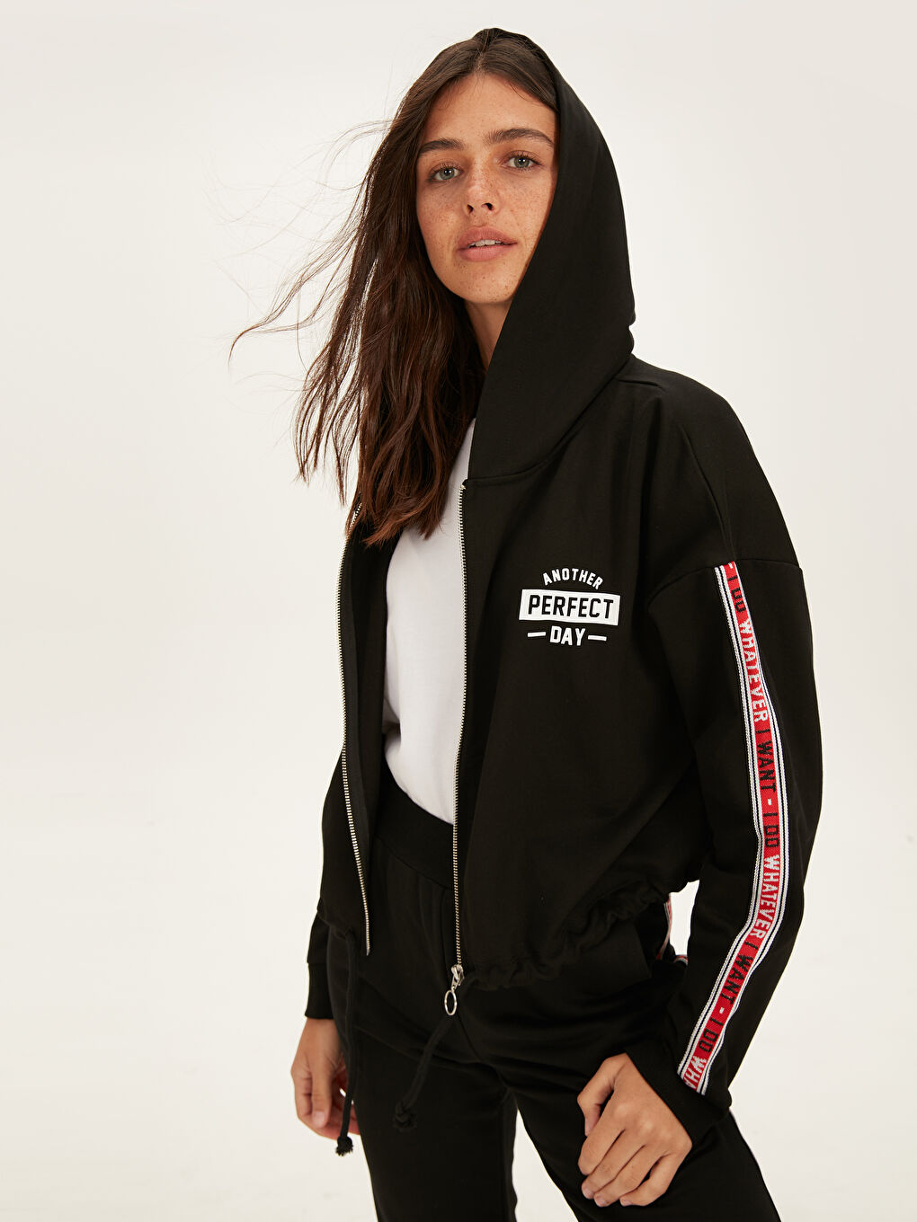 Siyah Kapüşonlu Sweatshirt Kumaşı Kadın Spor Hırka-2