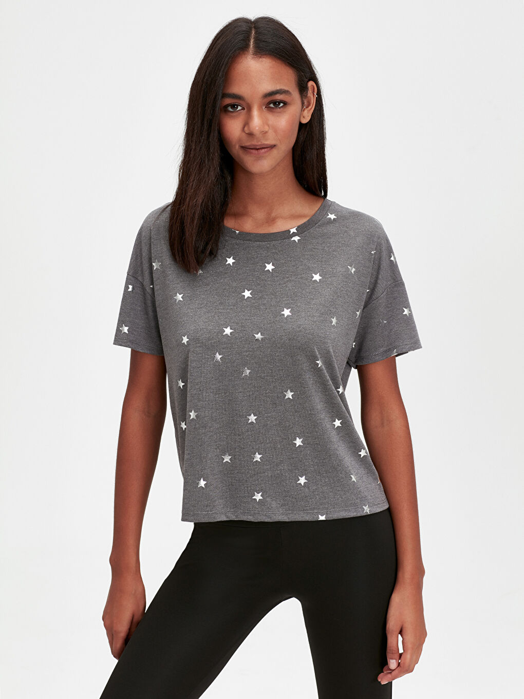 Gri U Yaka Kısa Kollu Kadın Tişört