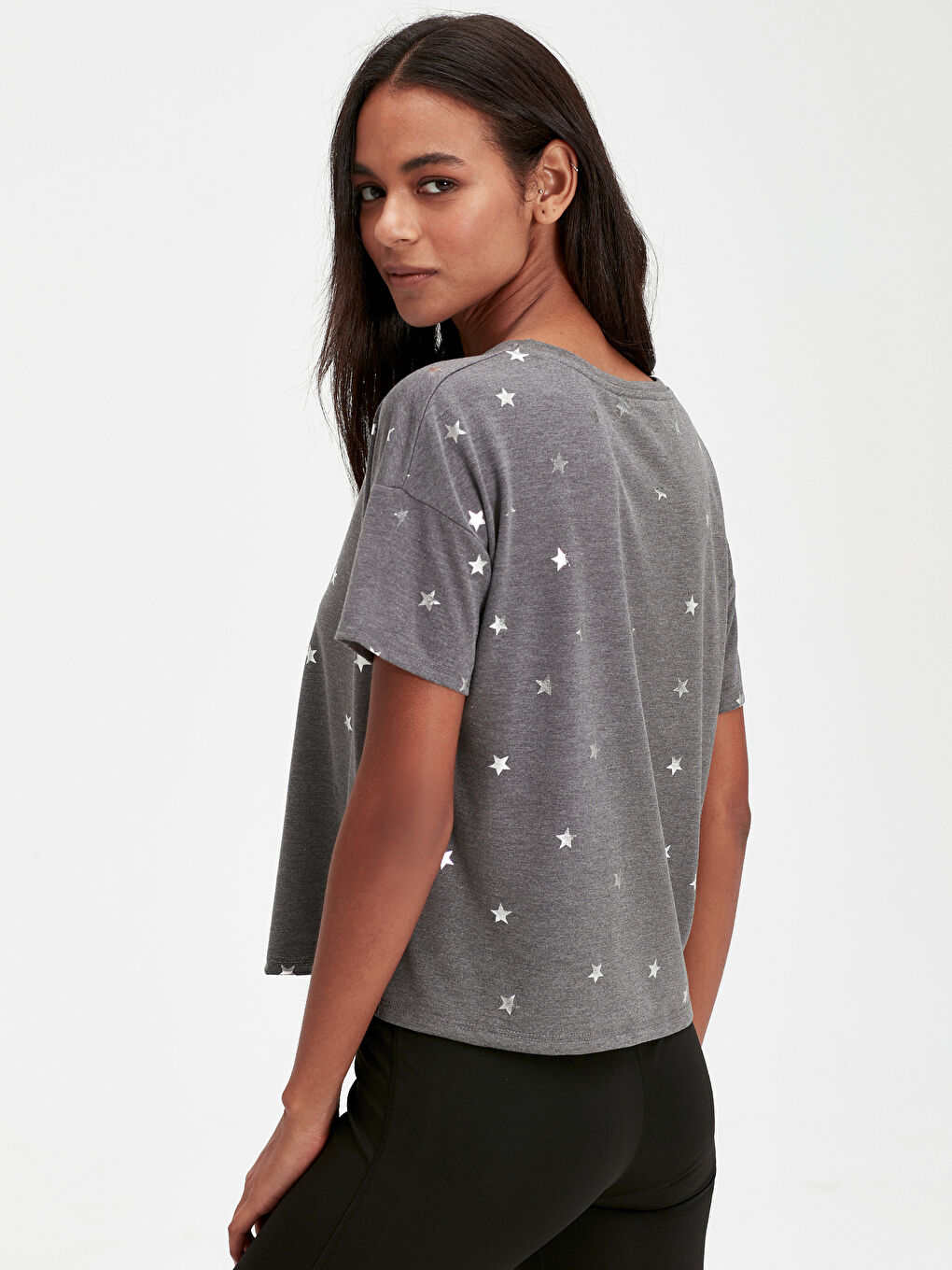 Gri U Yaka Kısa Kollu Kadın Tişört-2