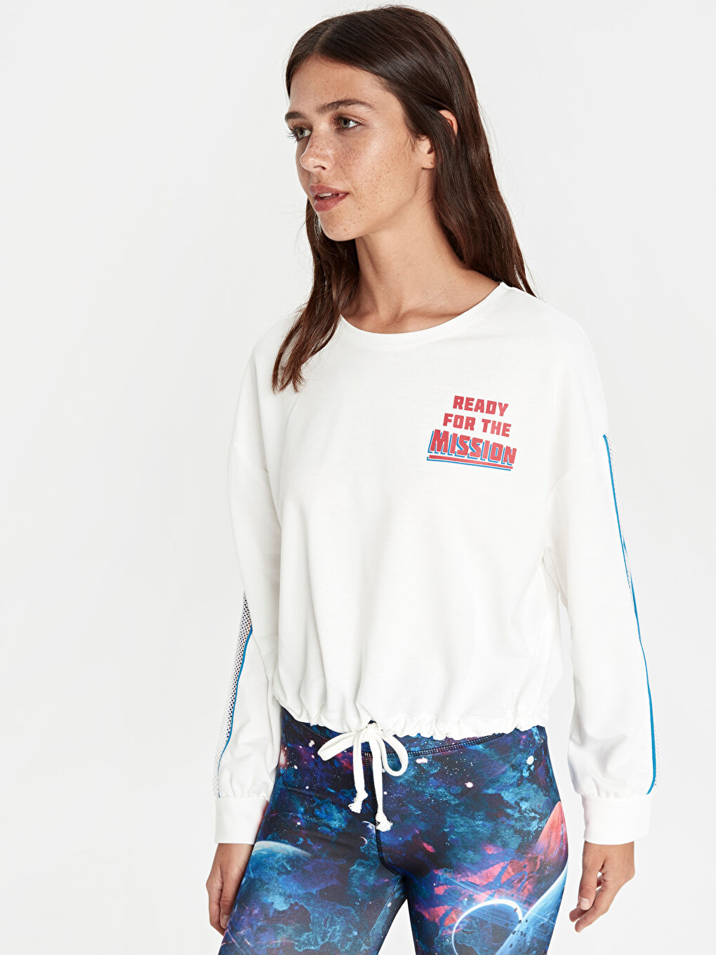 Beyaz Bisiklet Yaka Uzun Kollu Sweatshirt Kumaşı Kadın Tişört-1