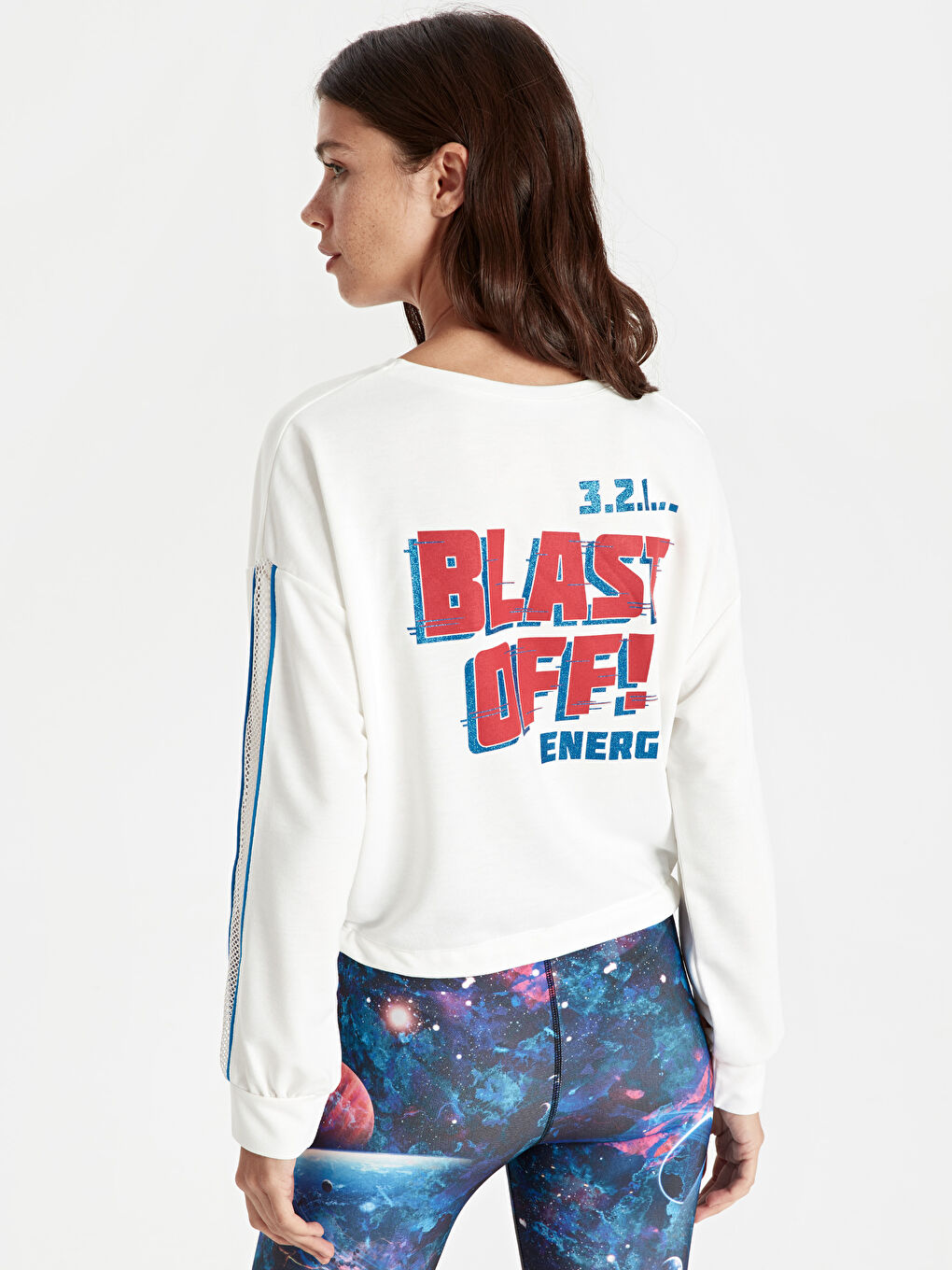 Beyaz Bisiklet Yaka Uzun Kollu Sweatshirt Kumaşı Kadın Tişört-2