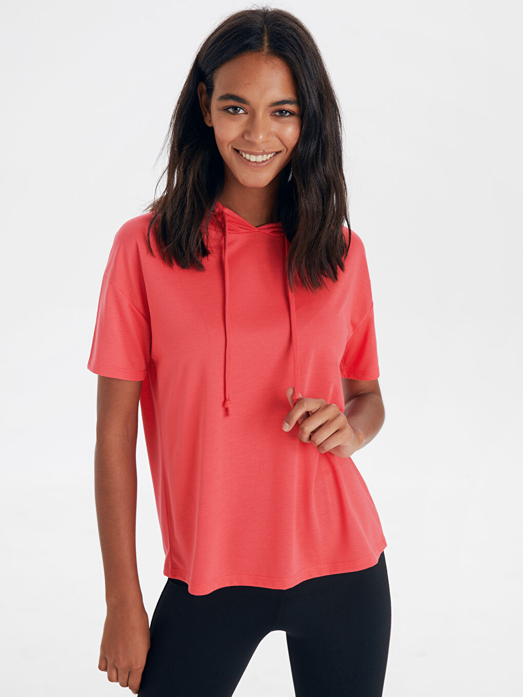 Kırmızı Kapüşonlu Aktif Spor Tişört