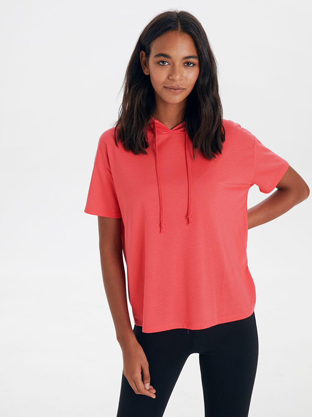 Kırmızı Kapüşonlu Aktif Spor Tişört-1