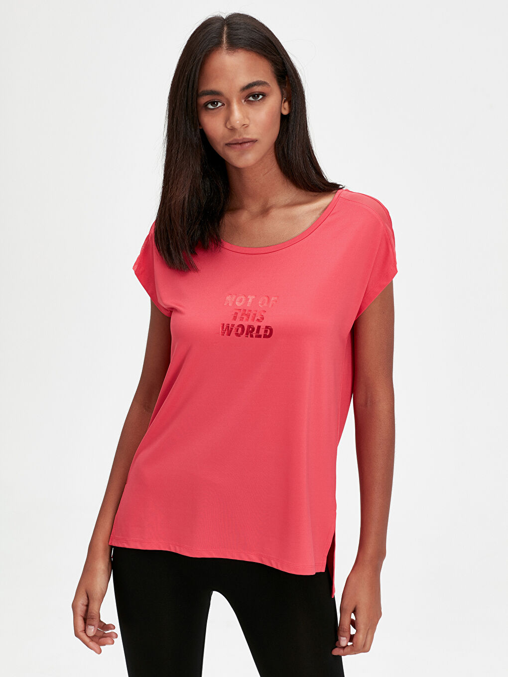 Kırmızı Bisiklet Yaka Kısa Kollu Kadın Tişört