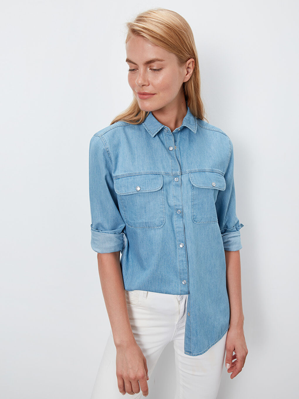 قميص جينز نسائي بقصة عادية-1