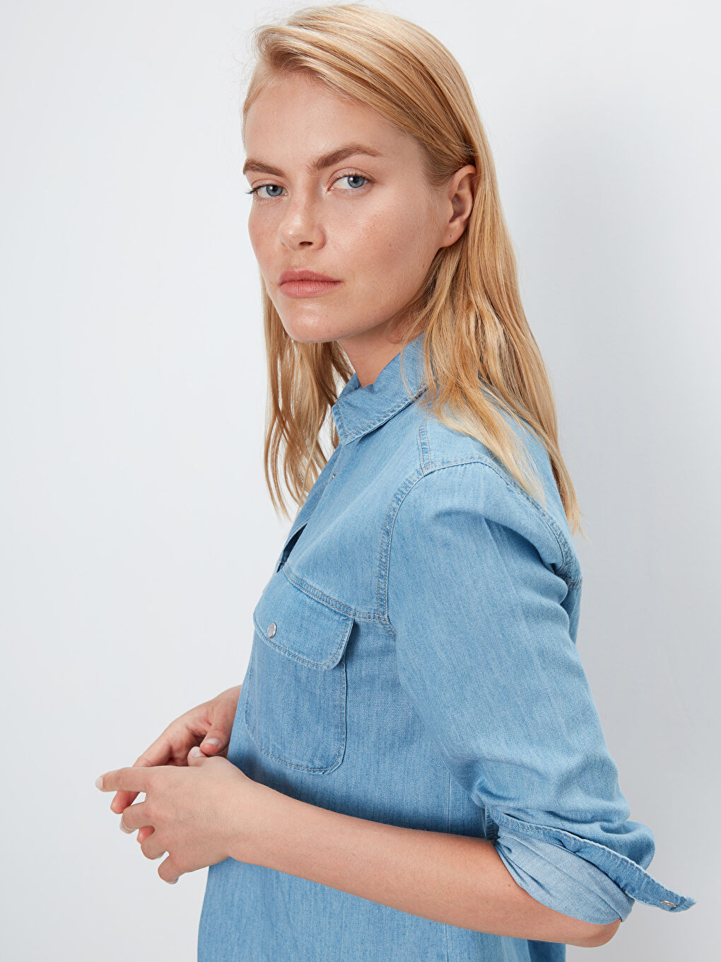 قميص جينز نسائي بقصة عادية-2