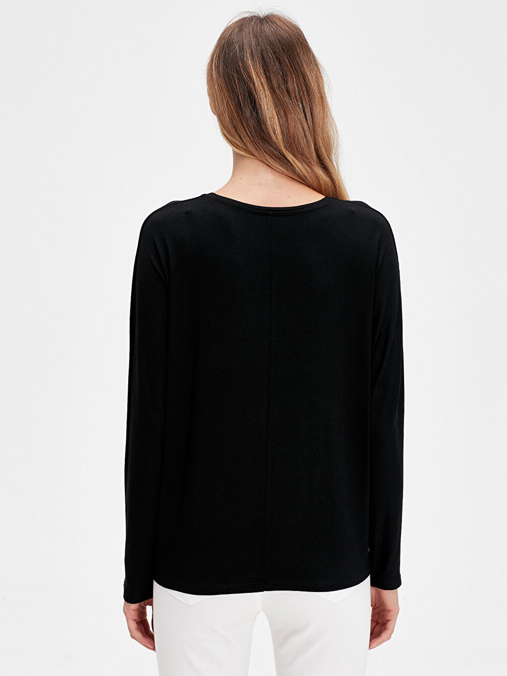 Siyah U Yaka İşlemeli Uzun Kollu Kadın Tişört-2